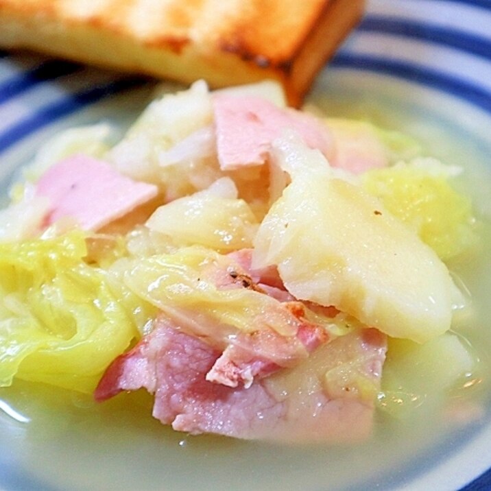 キャベツとじゃが芋とハムのスープ煮